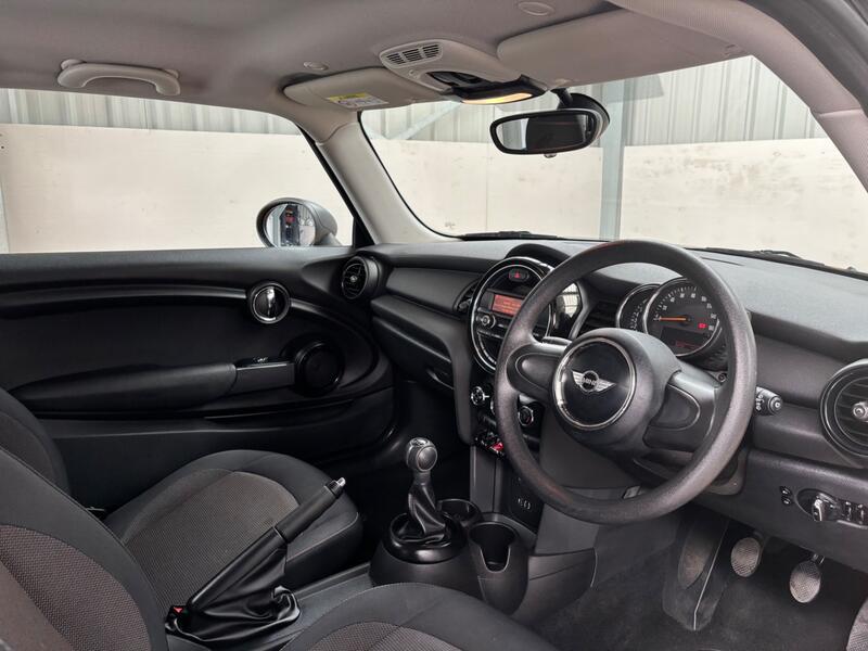 MINI HATCH