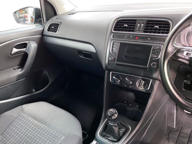 VOLKSWAGEN POLO
