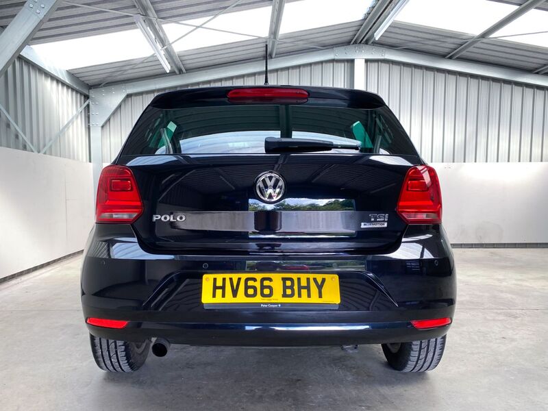 VOLKSWAGEN POLO