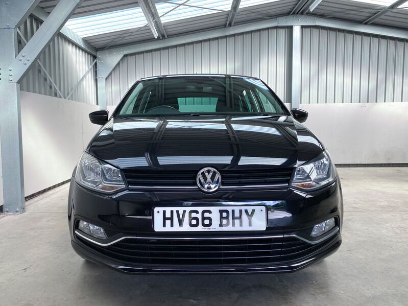 VOLKSWAGEN POLO