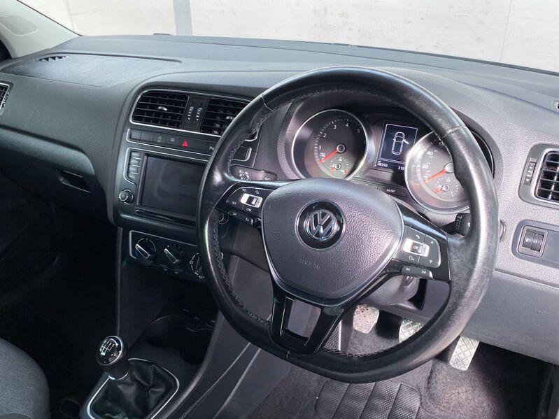 VOLKSWAGEN POLO