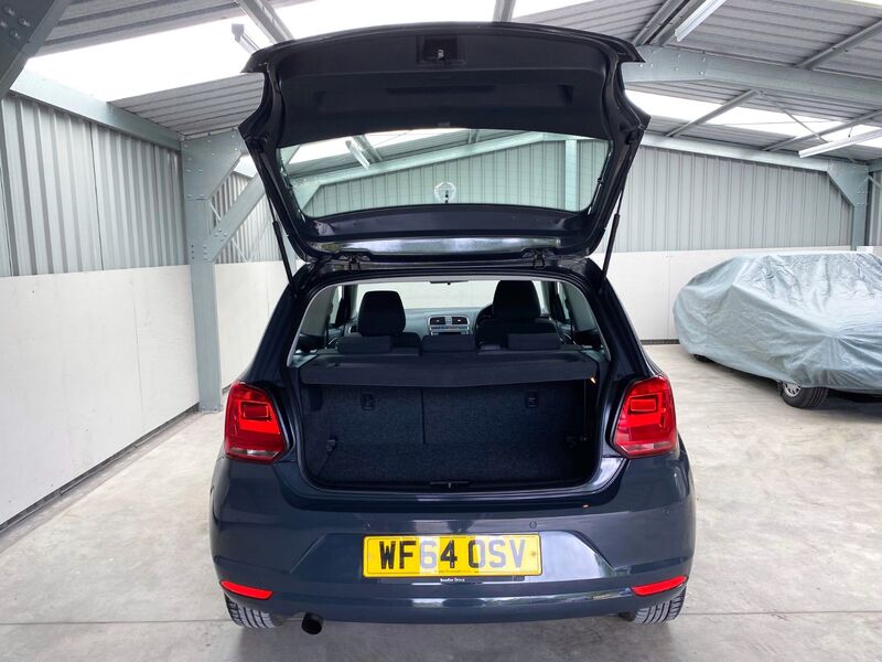 VOLKSWAGEN POLO