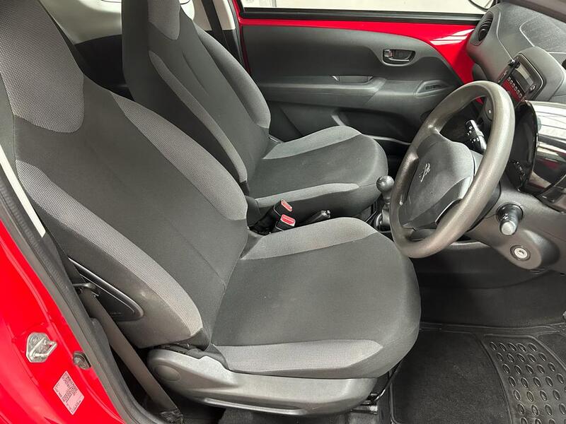 PEUGEOT 108